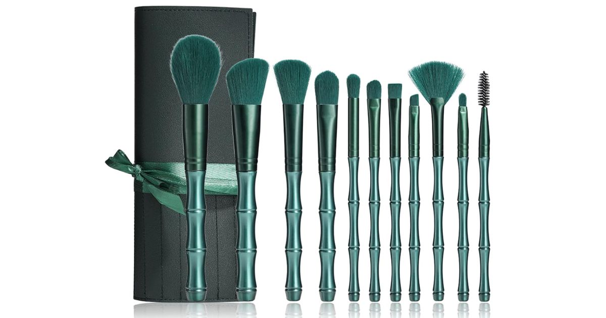 Makeup Brush Set 32-Pc w/ Travel Pouch for ONLY $13.59 at Amazon