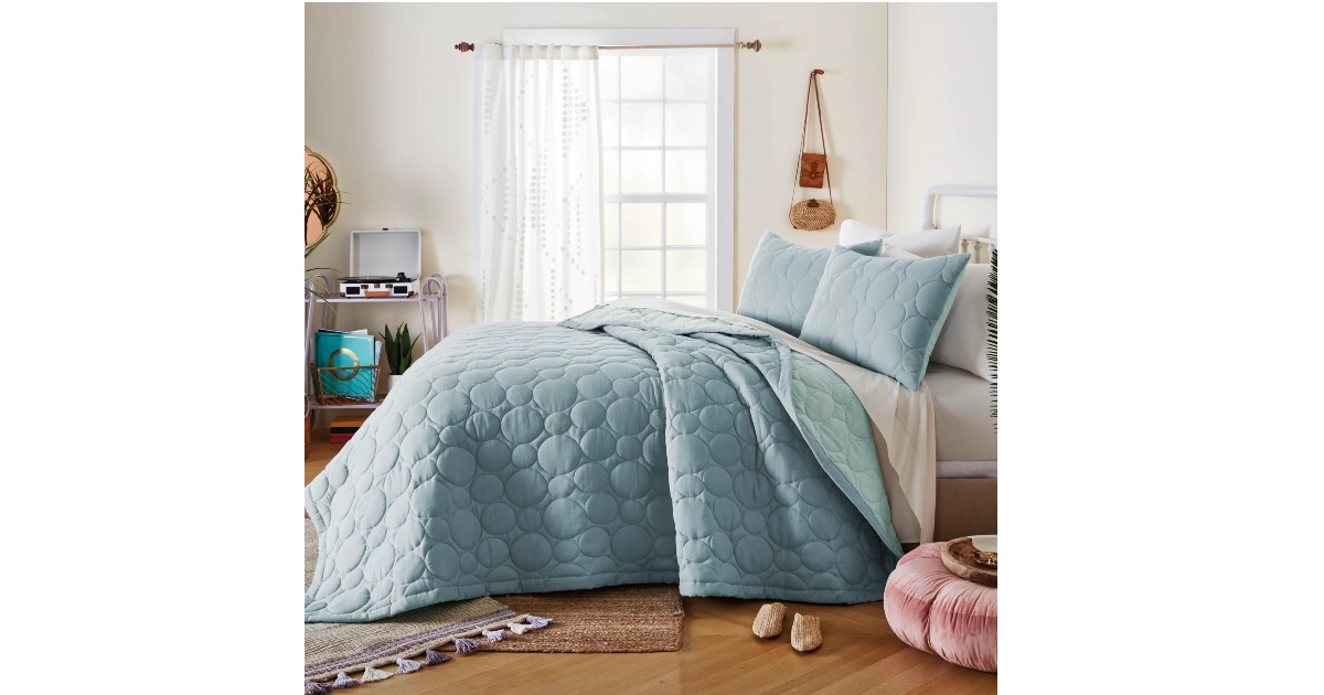 Wild Sage King Quilt at Bed Bath and Beyond