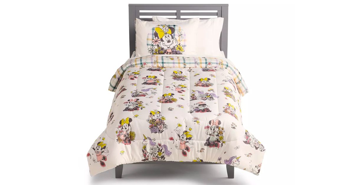 Disney's Minnie Mouse Floral Comforter